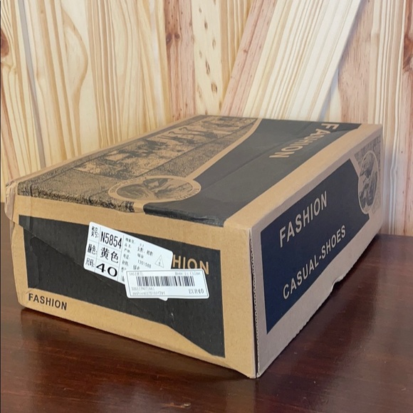 Fuzzy booties - Picture 7 of 7